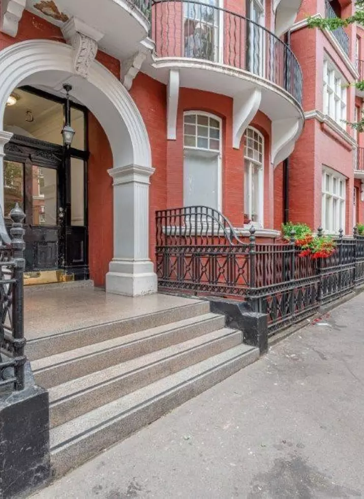 Hyde Park Mansions, Transept Street