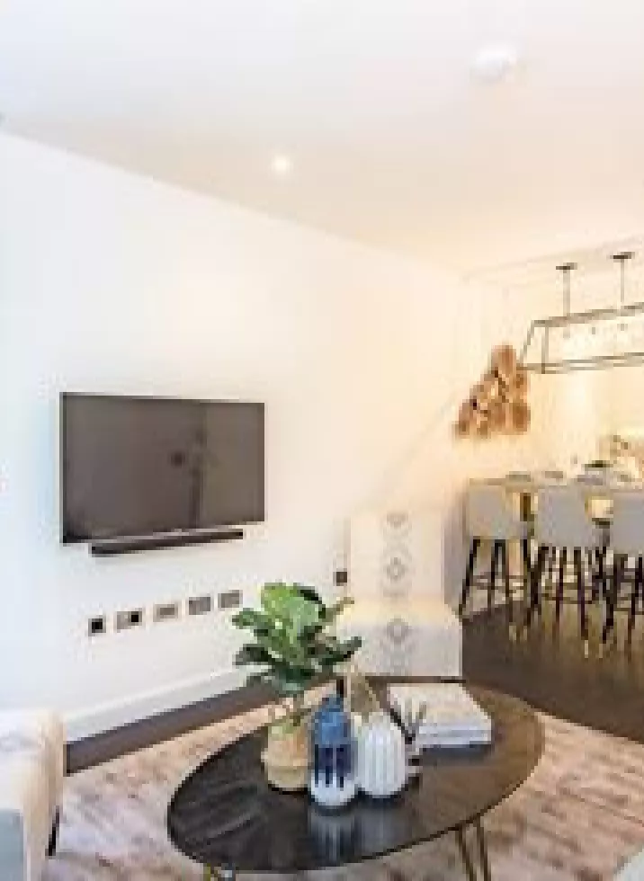 Thornes House, 4 Charles Clowes Walk