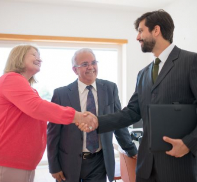 Looking to Become a Residential Estate Agent in London? Here are 5 Reasons Why You Should